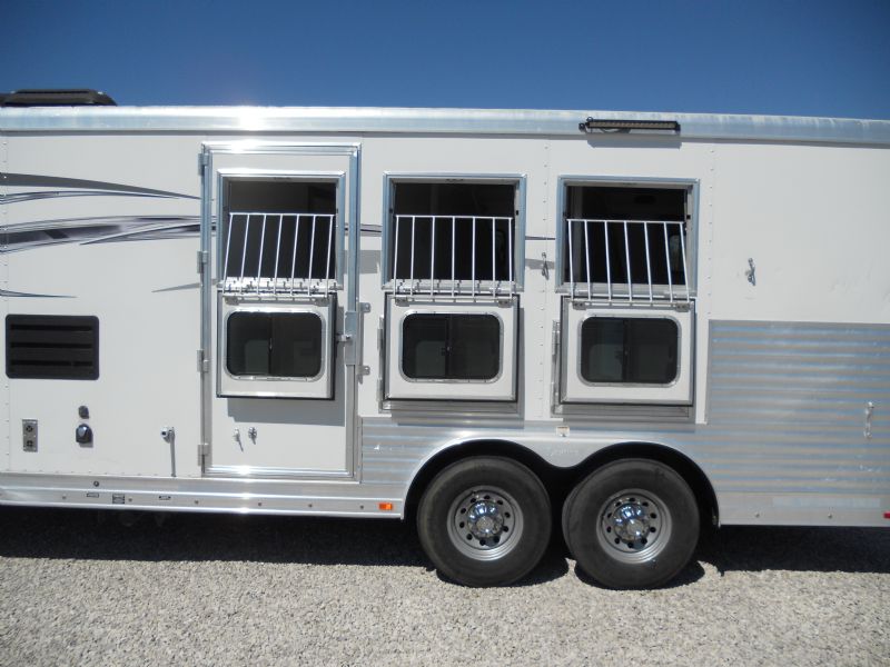 USED Lakota Horse Trailer with Living Quarters for Sale Horse