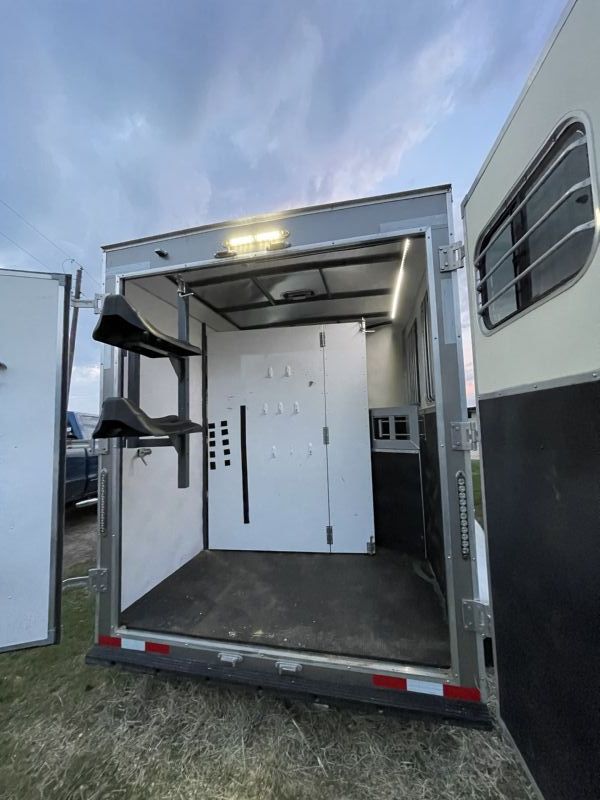 Used Horse Trailers for Sale