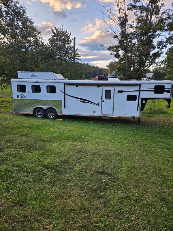 Used Horse Trailers for Sale