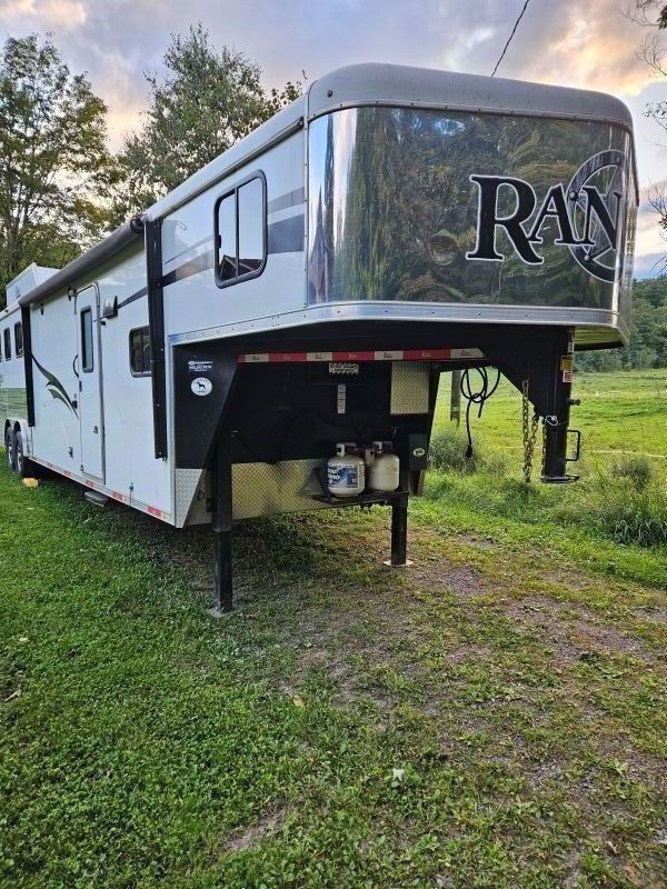 Used Horse Trailers for Sale