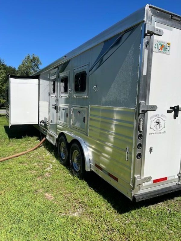 Used Horse Trailers for Sale