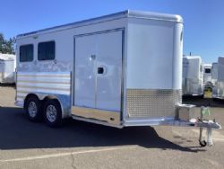 2025 Featherlite NEW 2025 PREMIER TACK!! Featherlite 9400 3 Horse Trailer- 7'6&quot; Tall- Lined & Insulated Tack Ce