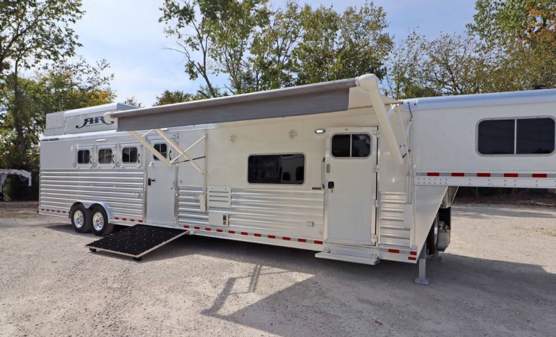 Used Horse Trailers for Sale