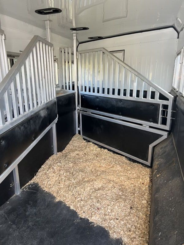 Used Horse Trailers for Sale