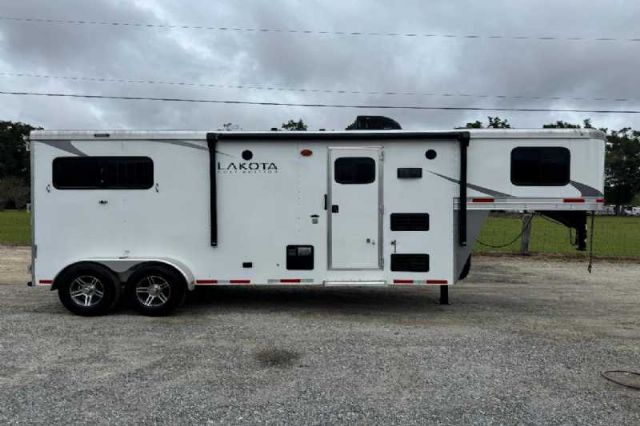 Used Horse Trailers for Sale