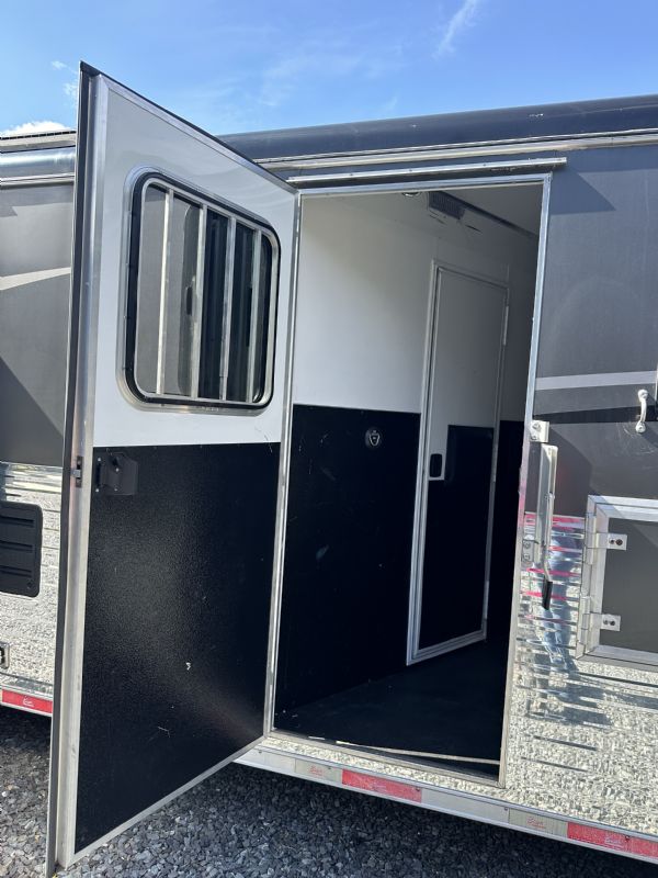 Used Horse Trailers for Sale