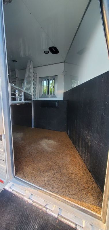 Used Horse Trailers for Sale