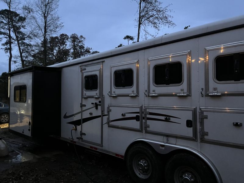 Used Horse Trailers for Sale