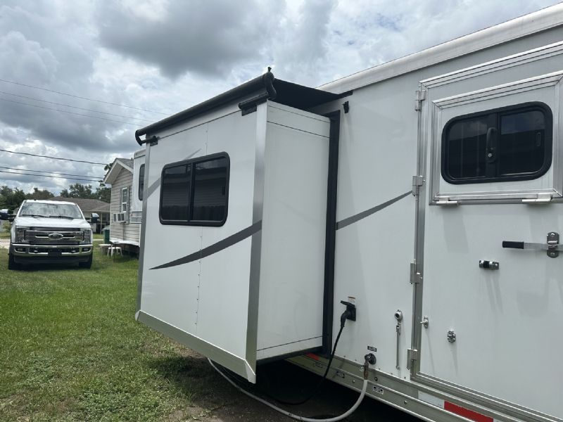 Used Horse Trailers for Sale