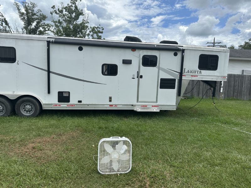 Used Horse Trailers for Sale