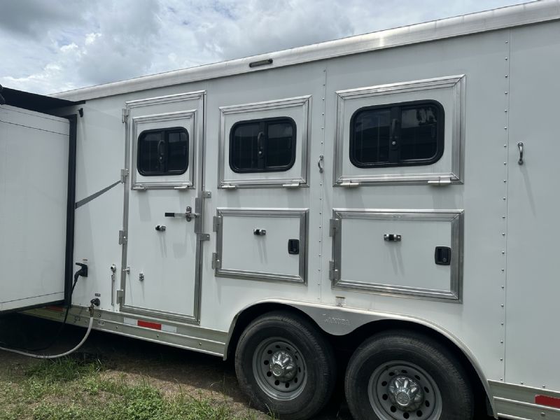 Used Horse Trailers for Sale