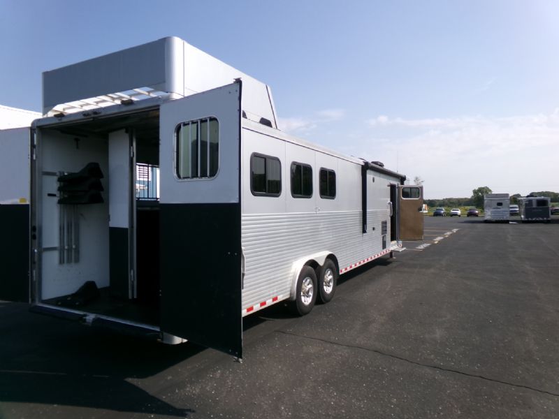 Used Horse Trailers for Sale