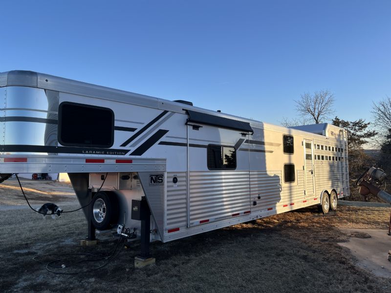 Used Horse Trailers for Sale