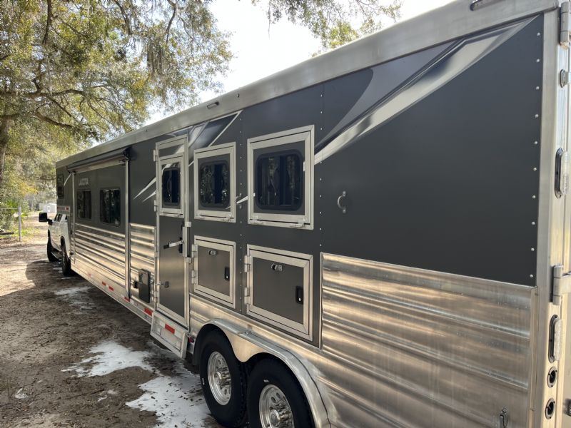 Used Horse Trailers for Sale